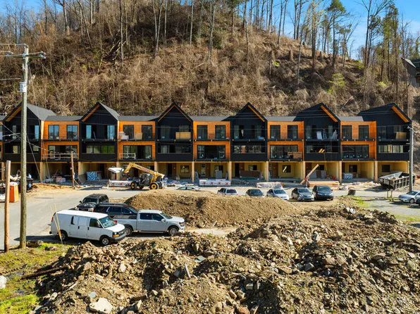 215 Circle Dr #10, Gatlinburg, TN 37738