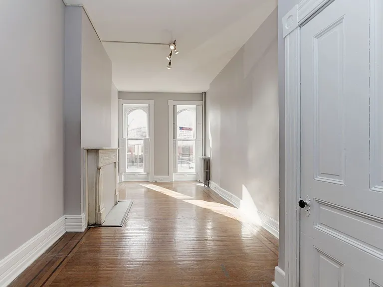 1805 Bolton St — Photo 12