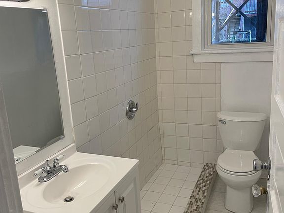 3rd image of 1909 State St Floor 1
