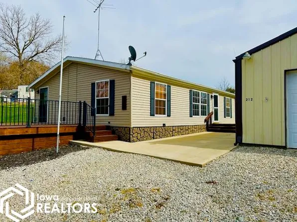 212 Cottage Ln, Montezuma, IA 50171