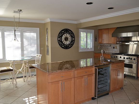 Huge EIK w Wine Fridge