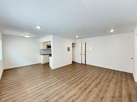 3rd image of 1644 Oxford St APT 12