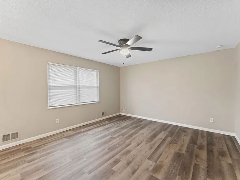 1100 SW Kingscross Rd — Photo 5