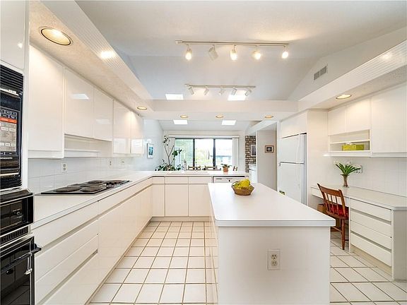 5th image of 1 Princeton Pl #Pvt