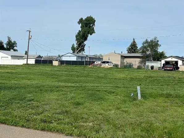 114 5th St NW, Redcliff, AB T0J 2P2