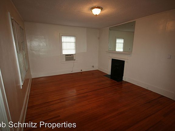 3rd image of 1118 Clarendon St #A
