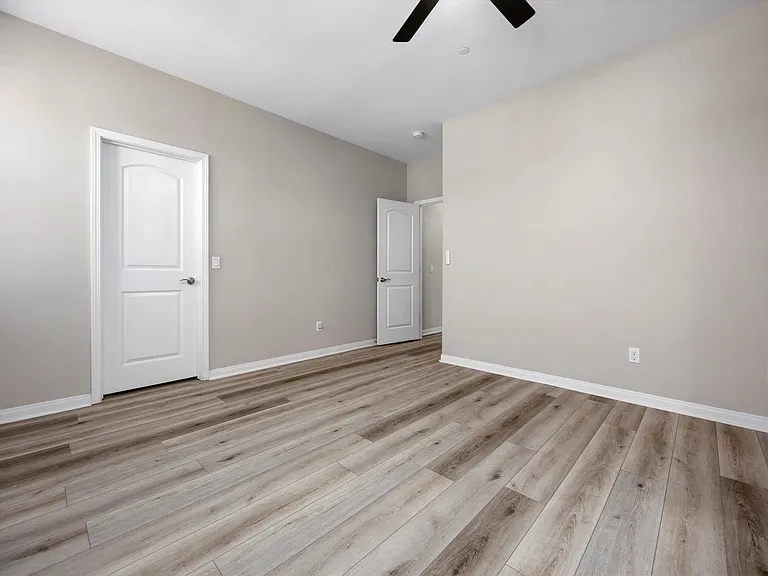11009 Strathaven St — Photo 36
