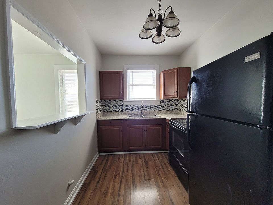 1st image of 202 Elm Ave SW #11341197