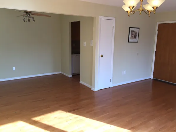 2201 Strahle St E #204, Philadelphia, PA 19152