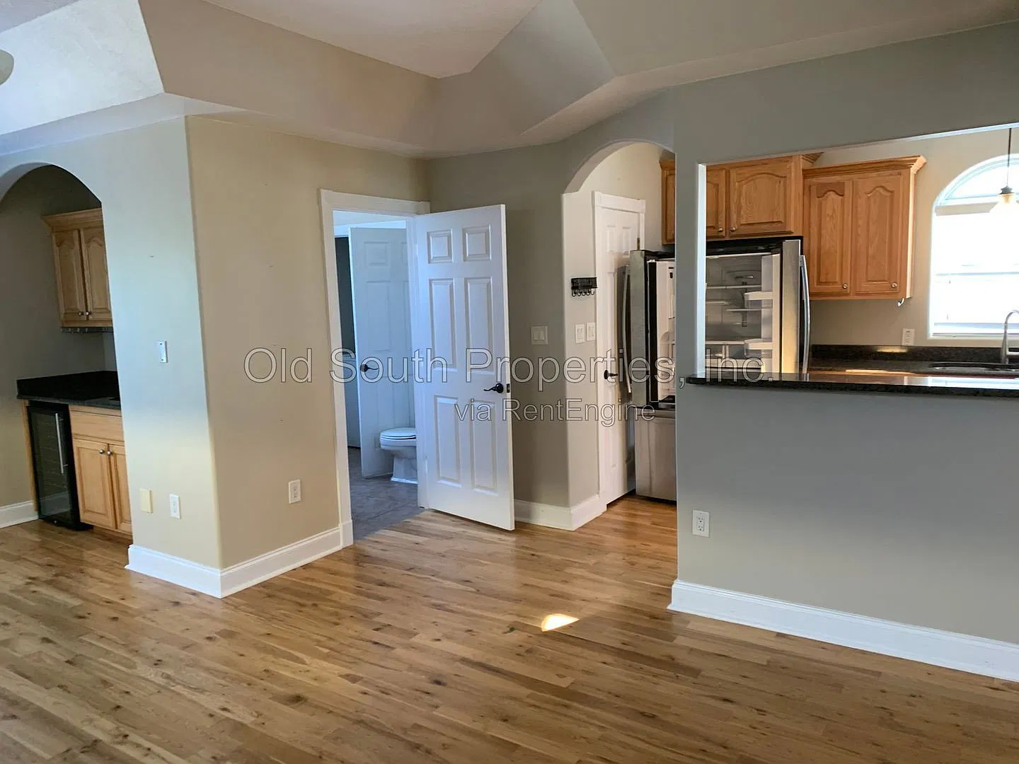 3 bed, 3.5 bath, 2820 sqft, $3,200 — Photo 4