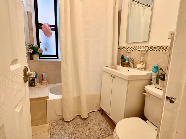 1045 Anderson Avenue image 5 of 11