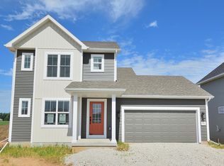 806 Burr Oak Ct, Oconomowoc, WI 53066