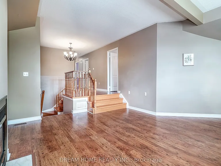 2832 Galleon Cres — Photo 9