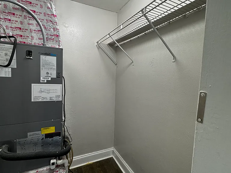 425 NE 7th Ave #8 — Photo 9