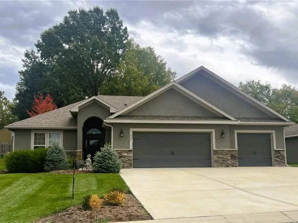 505 SW Station Dr, Oak Grove, MO 64075