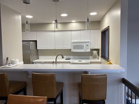 4th image of 9391 S Pointe Lasalles Dr #38