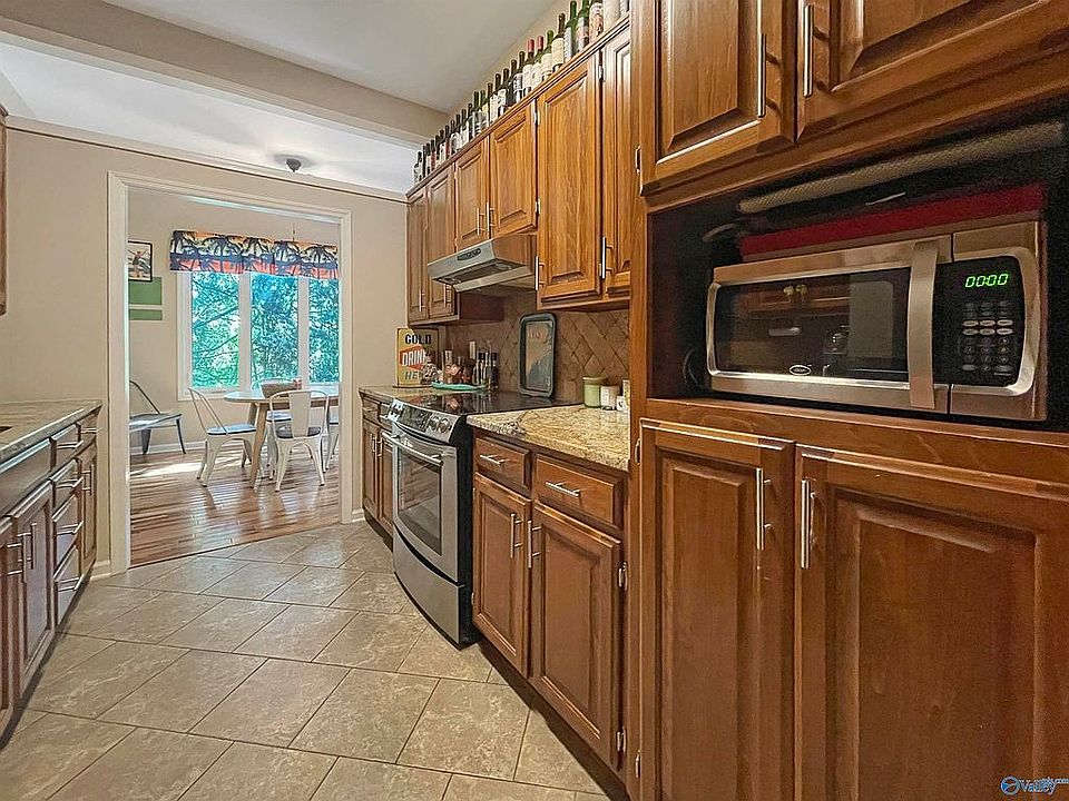 1st image of 211 Knollridge Cir NE