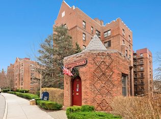 182 Garth Rd APT 3A, Scarsdale, NY 10583