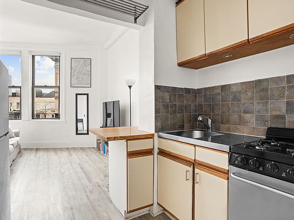 3rd image of 1 Sheridan Sq APT 6E