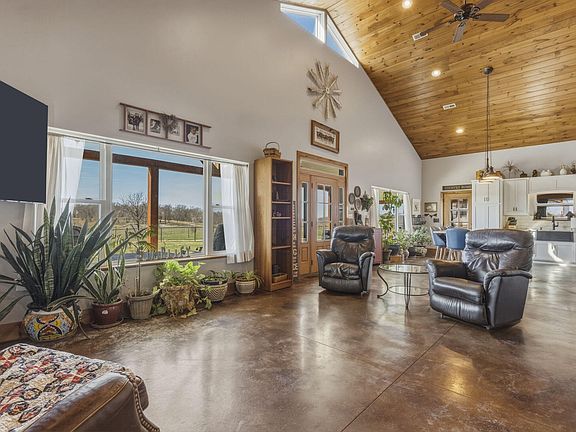 4th image of 309 E 380th Road