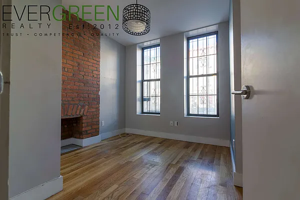 Rented by Evergreen Apartments BK | media 9