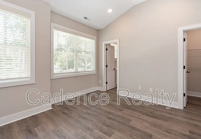 1709 Perimeter Loop — Photo 22