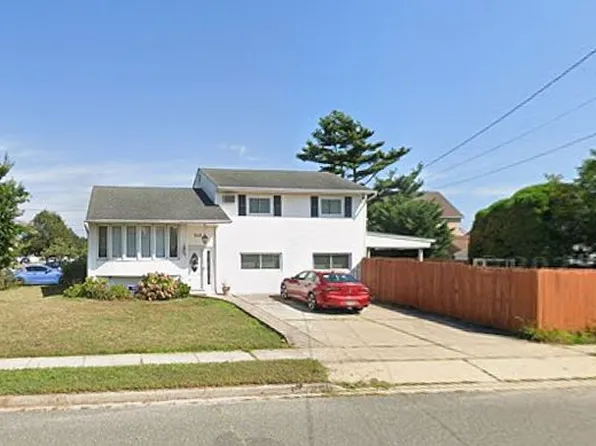 245 Seaford Ave, Massapequa, NY 11758