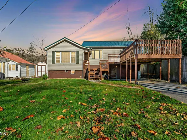 114 E 2nd St N, Big Stone Gap, VA 24219