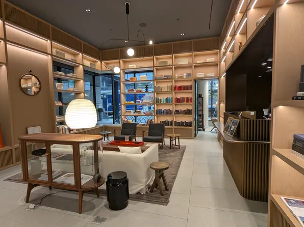 135 East 47th Street image 19 of 23