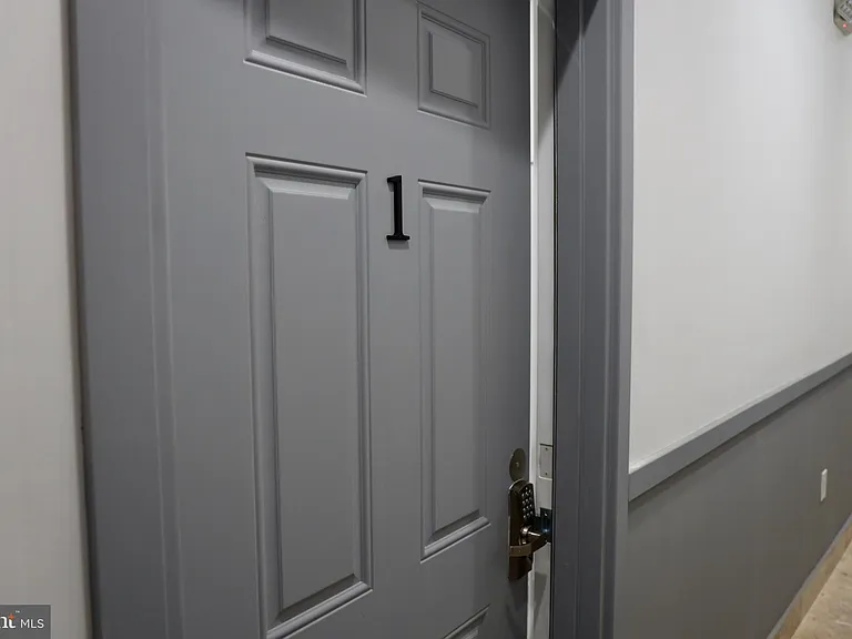 1231 Vine St #1 — Photo 29