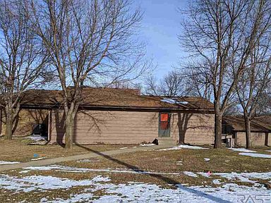 4910 S Tennis Ln Sioux Falls Sd 57106 Zillow