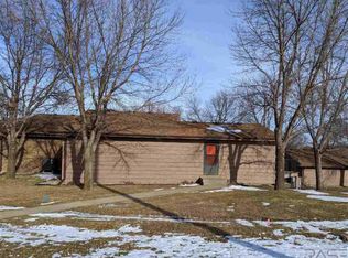 4910 S Tennis Ln, Sioux Falls, SD 57106