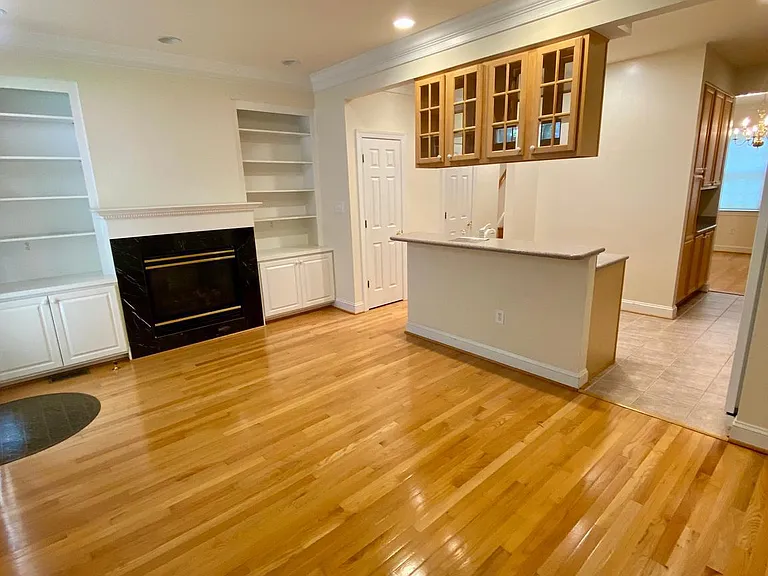 2621 Fairfax Dr — Photo 6