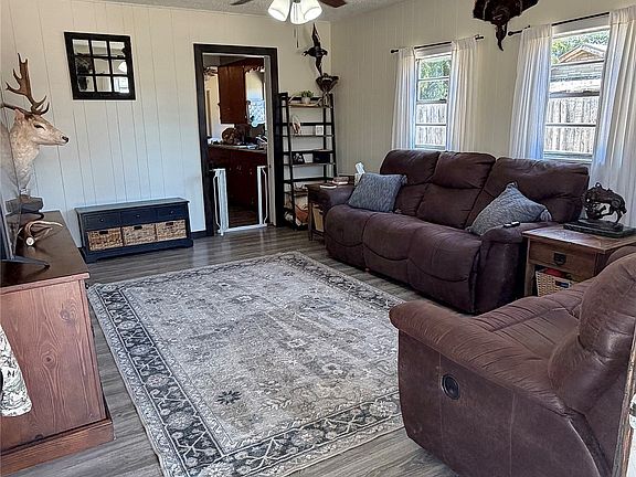 4th image of 607 Fannin St