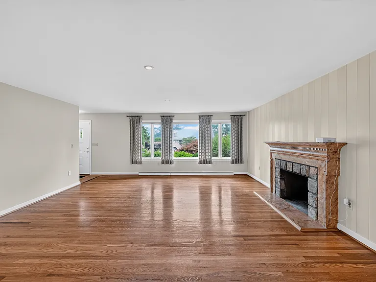 336 Ruth Ridge Dr — Photo 4
