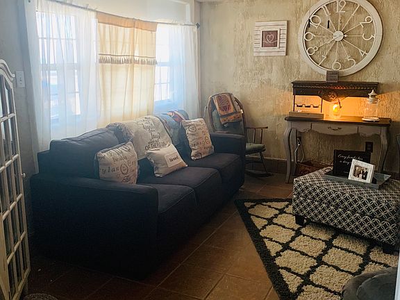 3rd image of 1504 E Penasco Dr