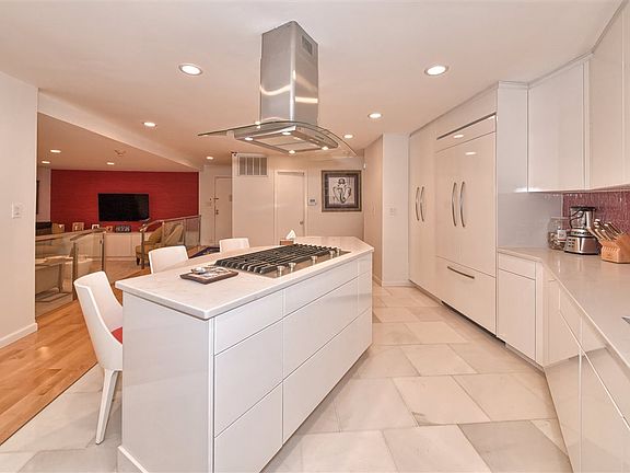 5th image of 621 Sanderling Ct #621