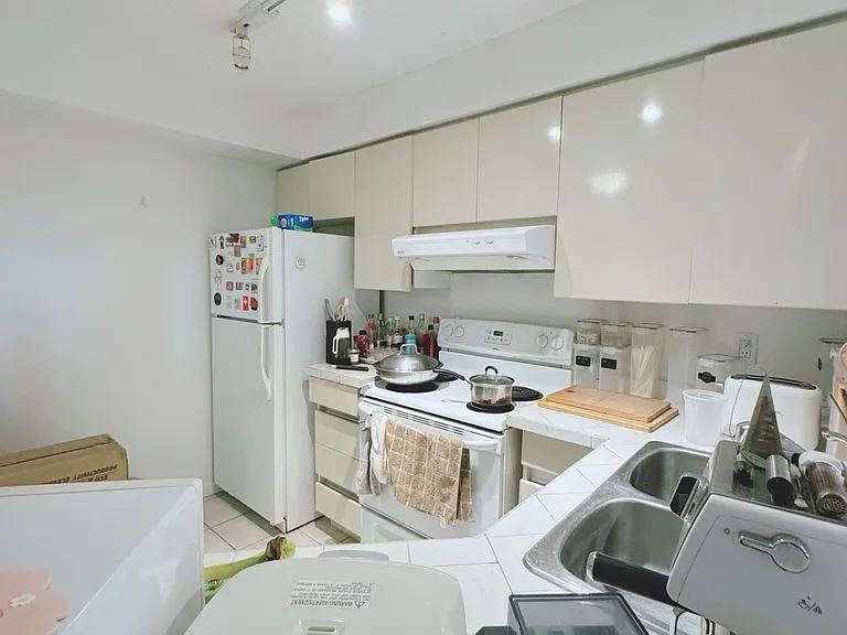 24 Wellesley St W #1512 — Photo 9