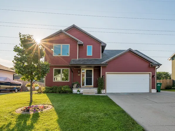 185 Burr Oak Blvd, Pleasant Hill, IA 50327