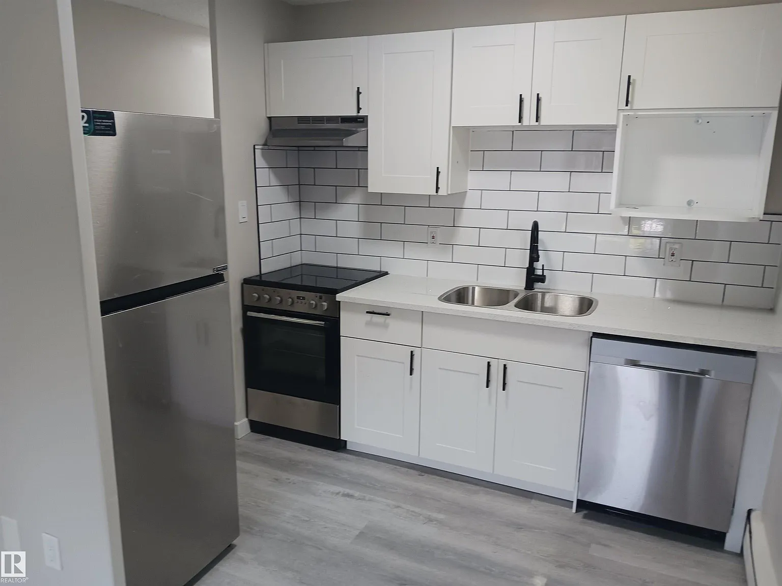 2 bed, 1.0 bath, 606 sqft, $1,300 — Photo 1