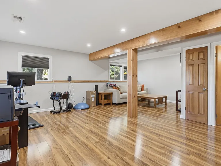 931 Mountain View Dr — Photo 14