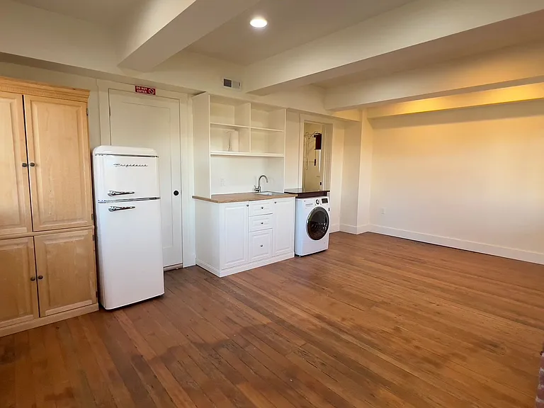1588 Grand Ave #C — Photo 6