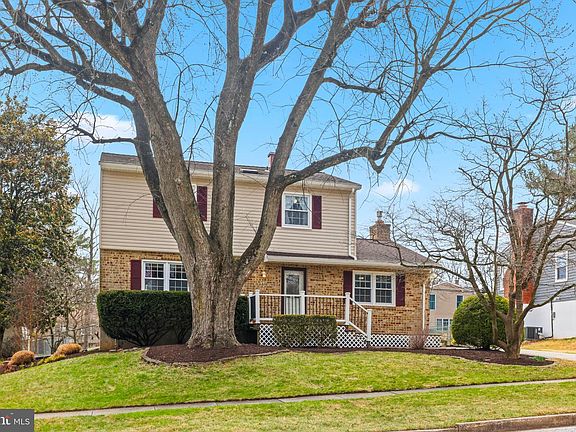 2nd image of 211 Bond Ave