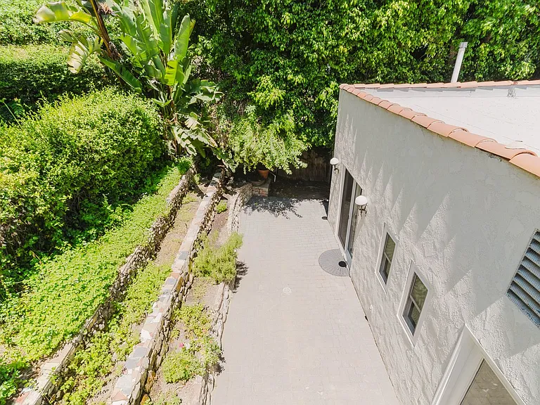 11036 Fruitland Dr — Photo 32