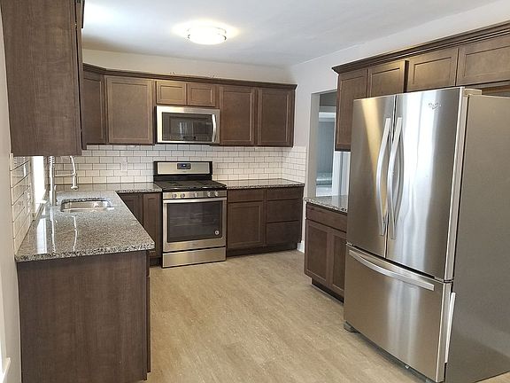 5th image of 1410 Sweet St NE