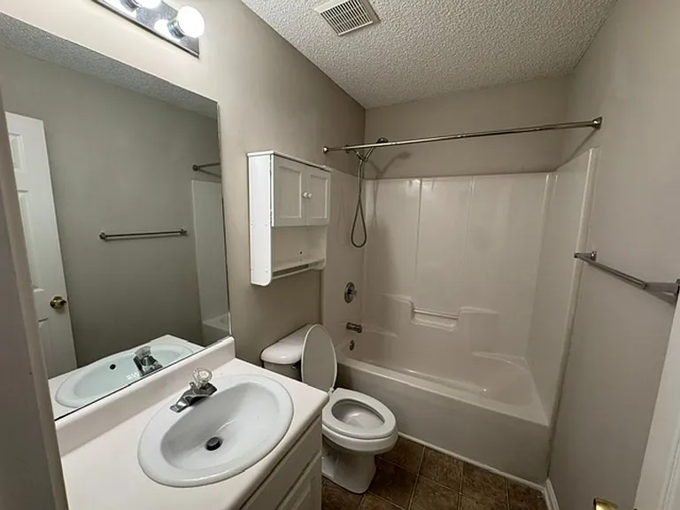102 Woodstream Trl — Photo 11