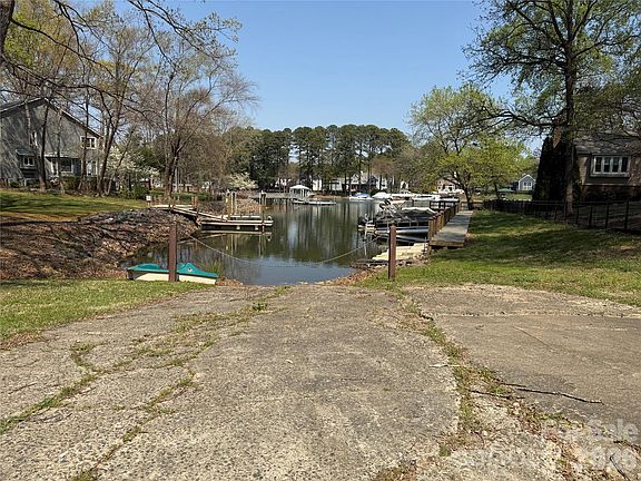 5th image of 2036 Hickory Hills Dr
