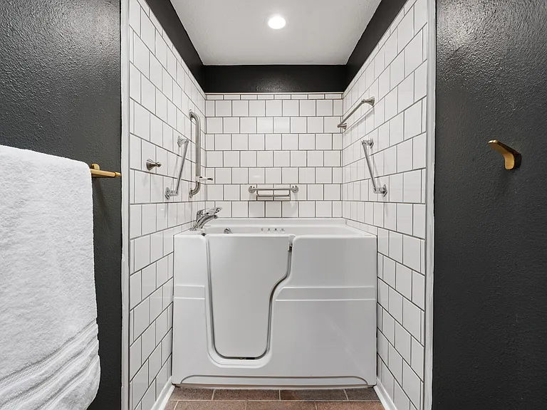 2907 Broadmoor Dr — Photo 28