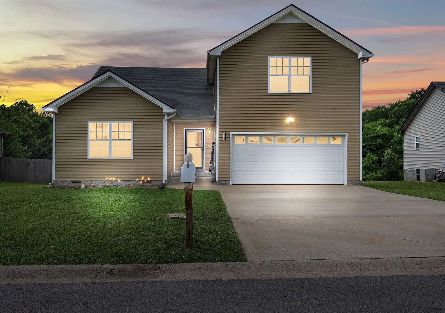 Pet Friendly Three Bedroom with Bonus! — Photo 1