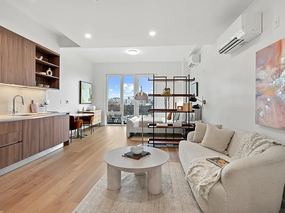 50 E 10th St #303